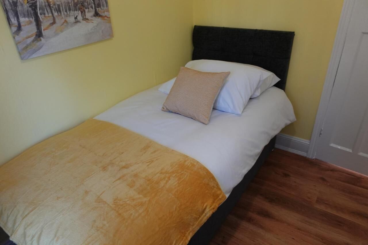 Large 4 Bed House Near Nec, City Centre, HS2