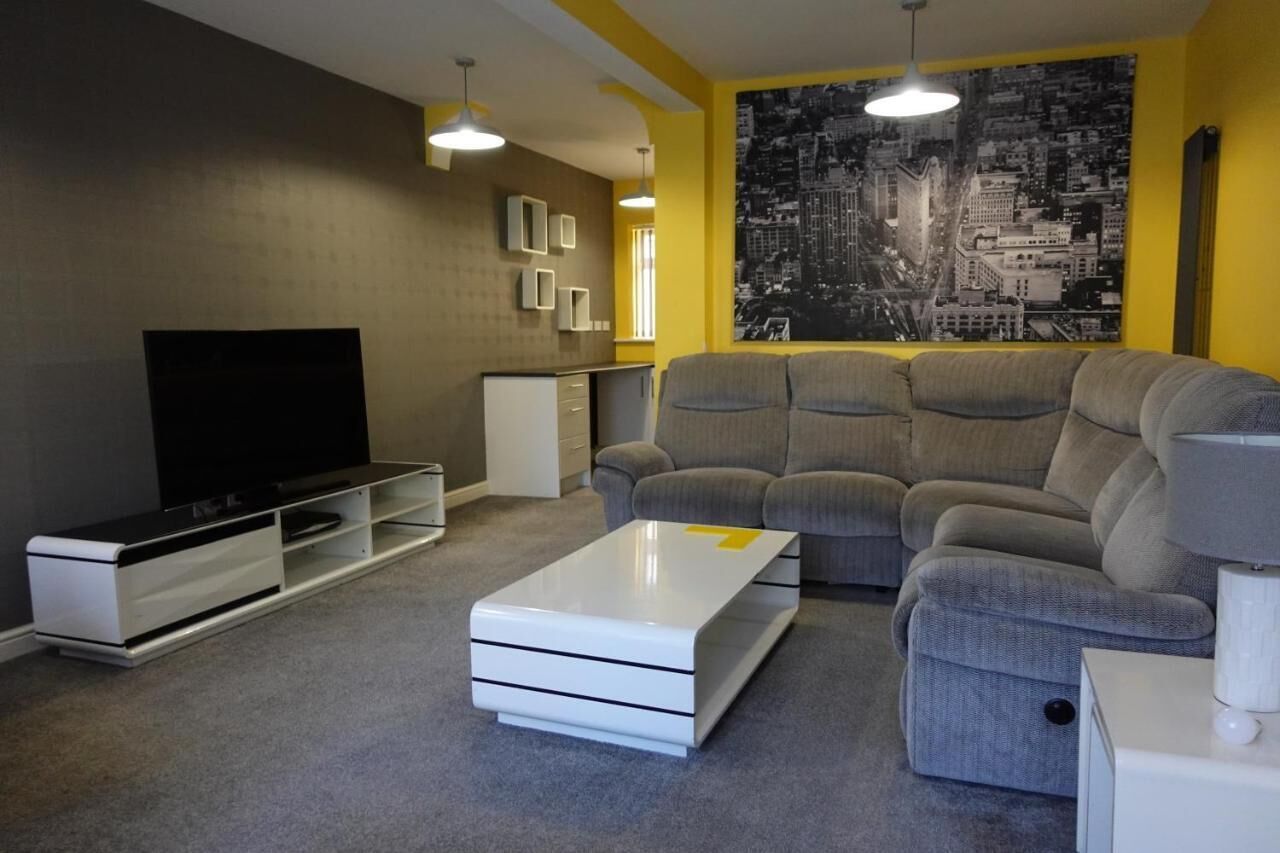 Large 4 Bed House Near Nec, City Centre, HS2