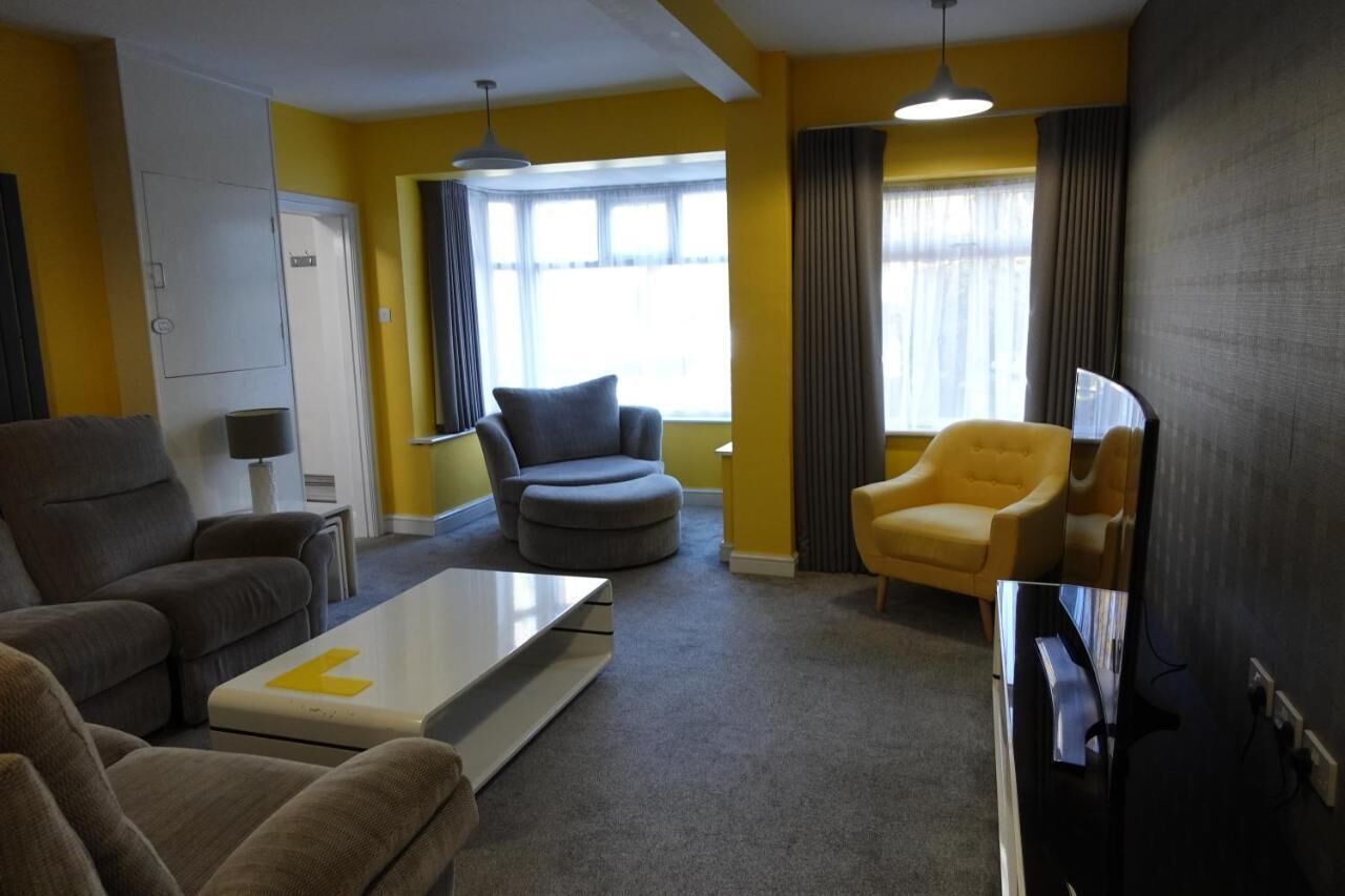 Large 4 Bed House Near Nec, City Centre, HS2