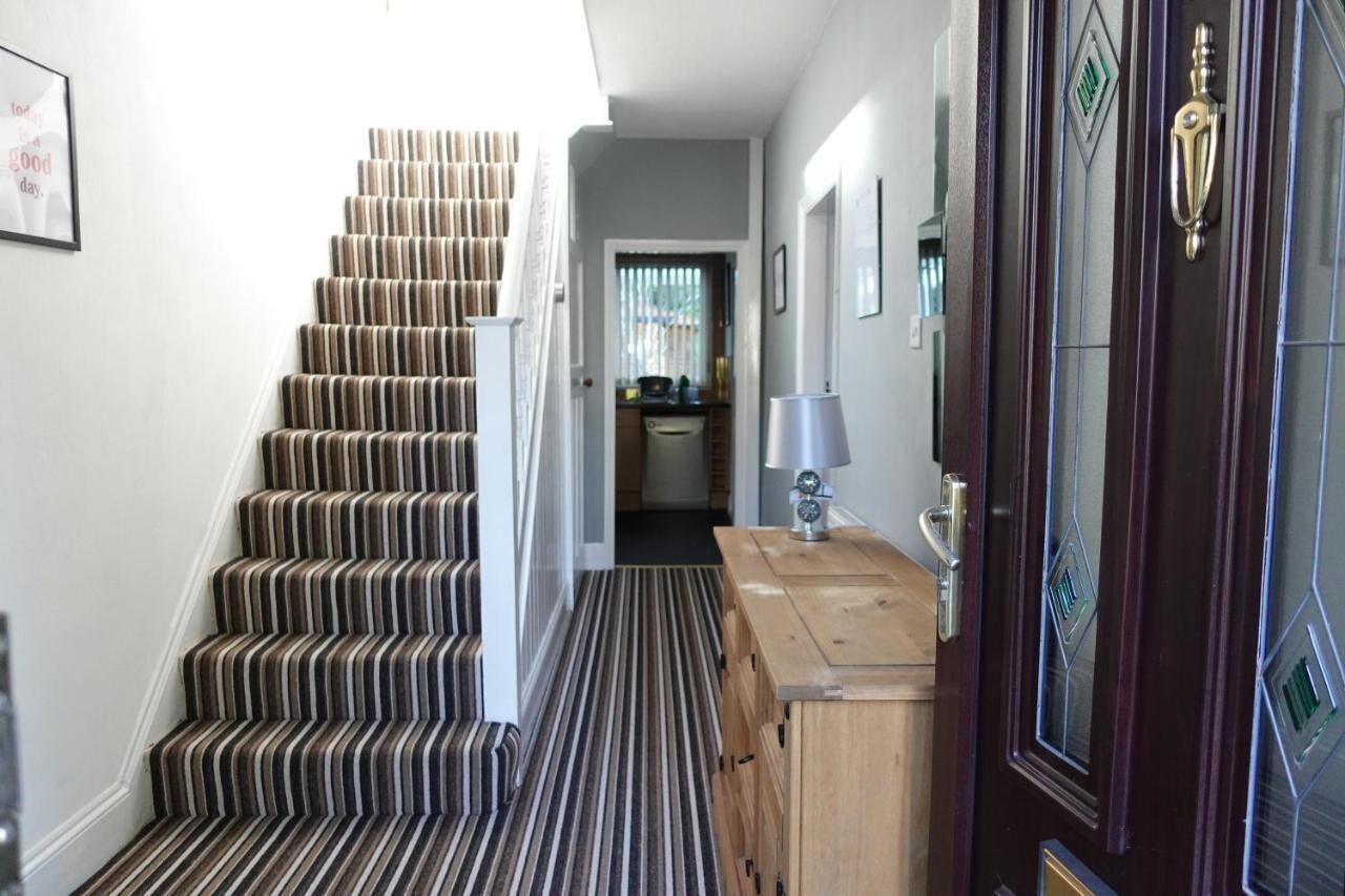 Large 4 Bed House Near Nec, City Centre, HS2