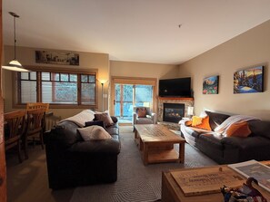 TV, fireplace, stereo