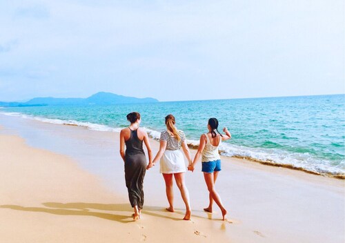 Modern flat in town centre | free parking | 5 minutes walk from the beach