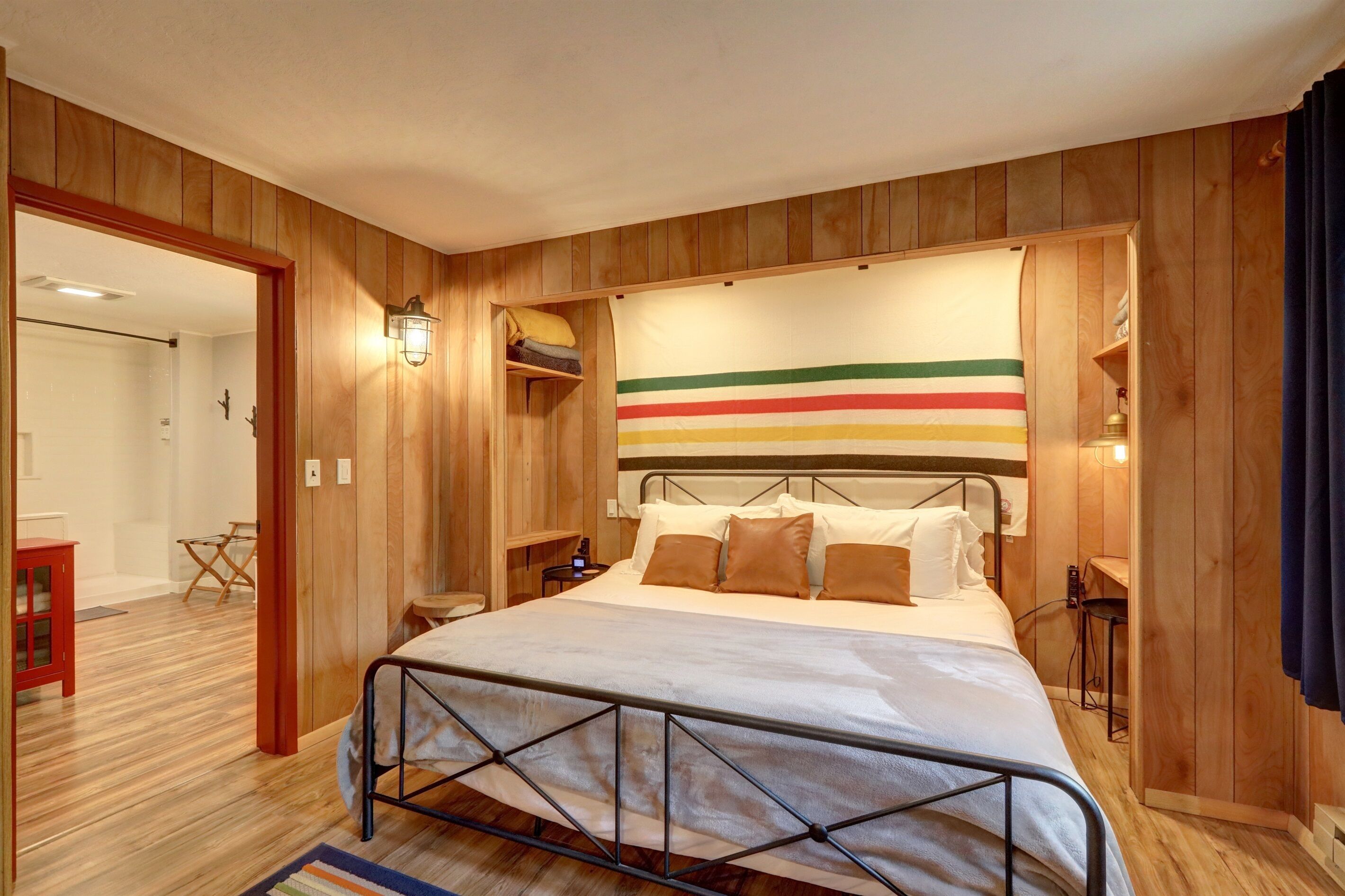 Hiker's Retreat at Lake Cushman w/ Hot Tub, Fire Pit, Guided Tours Aval.