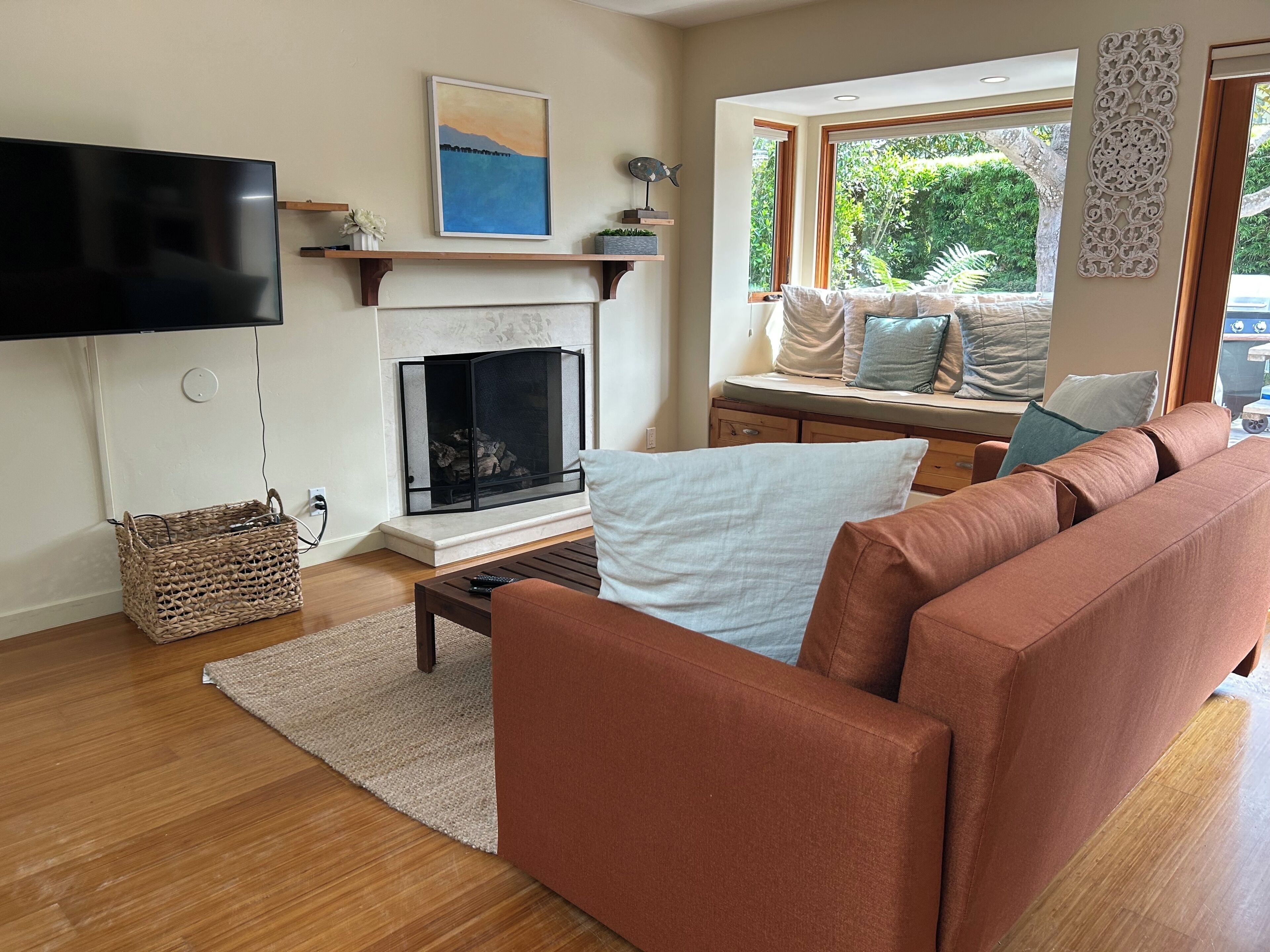 Darling, Beach-close, 6 Blocks To Bch Stairs, Walk To Dine, Shop, Park, Grocery - Goleta, CA