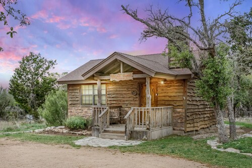 Cedar Bliss Cabin | Rustic 1/1 | King Bed | Kitchenette, Jacuzzi for 2, Ambiance Fireplace + more