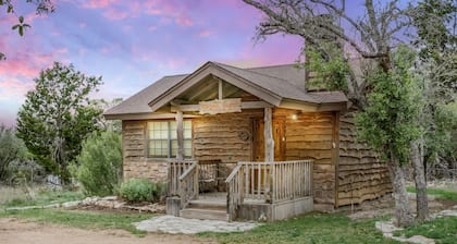 Cedar Bliss Cabin | Rustic 1/1 | King Bed | Kitchenette, Jacuzzi for 2, Ambiance Fireplace + more
