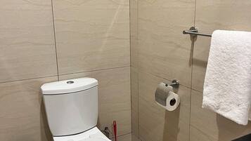 Apartment, 2 Bedrooms | Bathroom | Towels, toilet paper