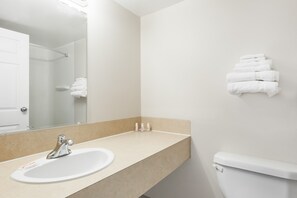 Room | Bathroom | Hair dryer - BEST STAY INN (Melville)