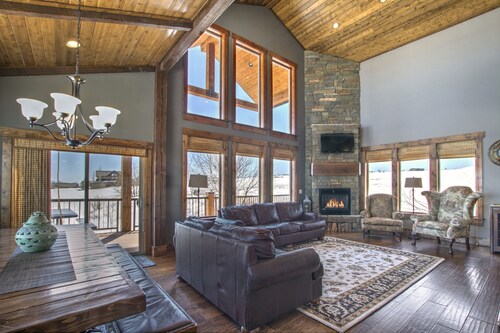 Stokes Casa - Perfect for large groups, with pool, hot tub & beach access!