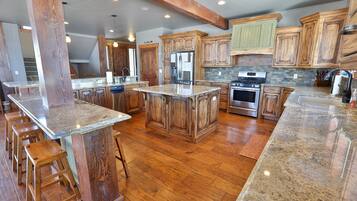 KylskÄp, mikrovÄgsugn, ugn och spishÀll