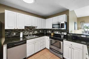 冰箱、微波炉、烤箱、炉灶