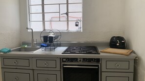 Kühlschrank, Ofen, Herdplatte, Toaster