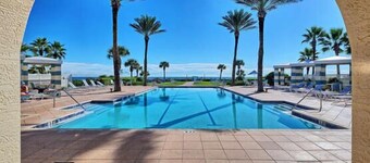 Parrots Paradise Oceanfront Ocean View Villa, Huge Balcony Two Amazing Resort Pools