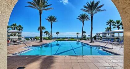 Parrots Paradise Oceanfront Ocean View Villa, Huge Balcony Two Amazing Resort Pools