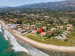 On the beach - Luxury Beachfront Condo with Remarkable Ocean Views! (Santa Barbara)