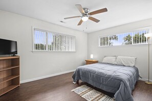 3 quartos, cofres nos quartos, Wi-Fi de cortesia, roupa de cama
