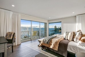 6 bedrooms, iron/ironing board, travel crib, WiFi