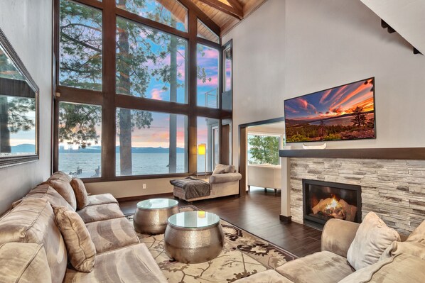 TV, fireplace, foosball, books - Lake Tahoe lakefront Home of the Stars Lx96 (Zephyr Cove)