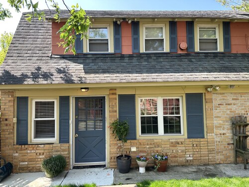 WCM Getaway..in a GREAT Location. Walking distance to everything.