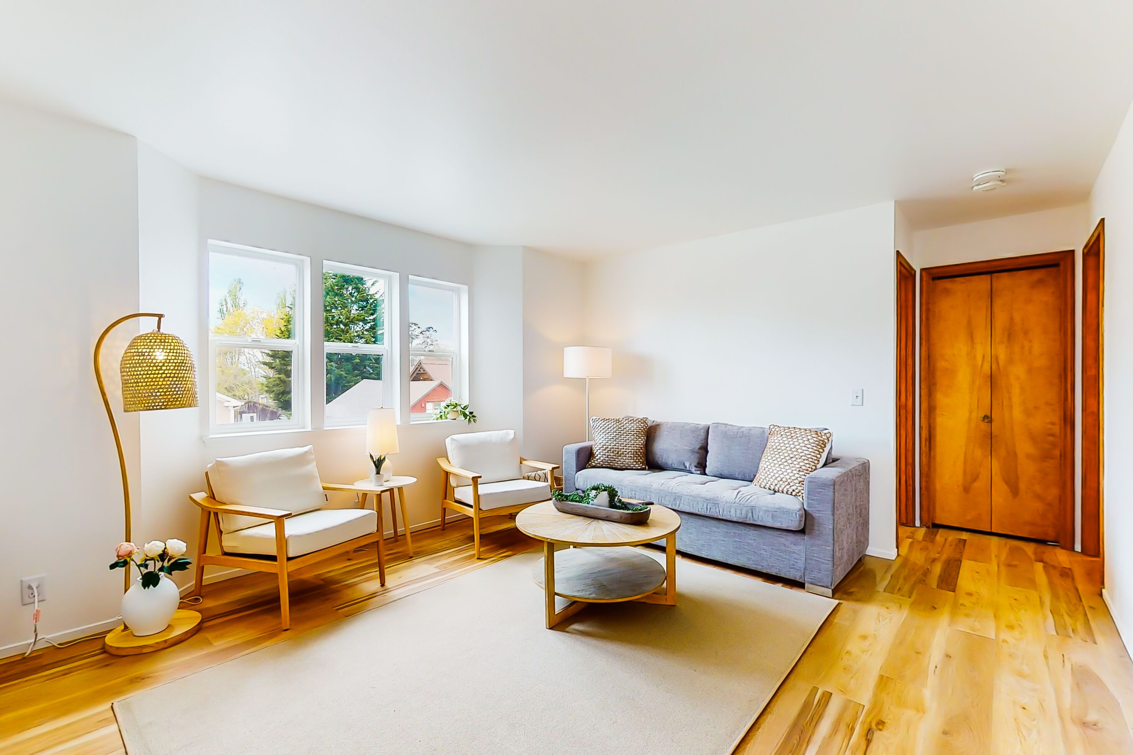 Newly remodeled suite near park with a deck & luxuriously designed interior