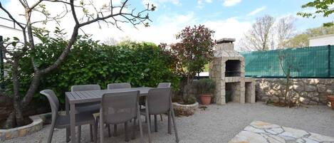 屋外ダイニングエリア