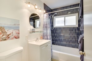 Hair dryer, towels - San Diego Home w/ Deck: Walk to Mission Beach! (San Diego)