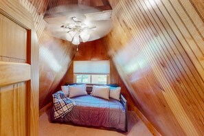 3 bedrooms, internet, bed sheets