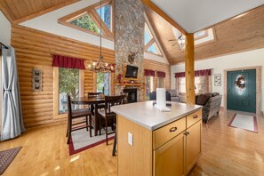 Interior - Cozy Log Cabin/Mountain Views & Rushing Creek/Pet-Friendly (Maggie Valley)