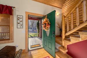 Interior - Cozy Log Cabin/Mountain Views & Rushing Creek/Pet-Friendly (Maggie Valley)