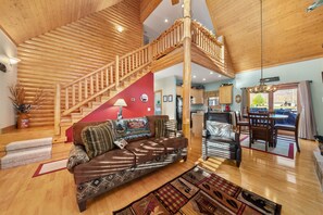 Smart TV, fireplace, foosball, printers - Cozy Log Cabin/Mountain Views & Rushing Creek/Pet-Friendly (Maggie Valley)