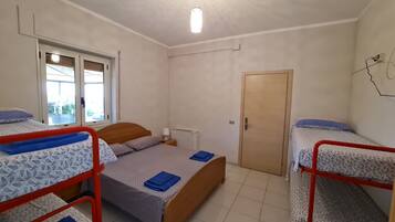 3 chambres, fer et planche Ă repasser, Wi-Fi gratuit, draps fournis