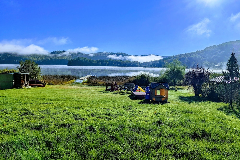 Large Modern Cottage, by the Lac, Well Equipped, High Speed Internet