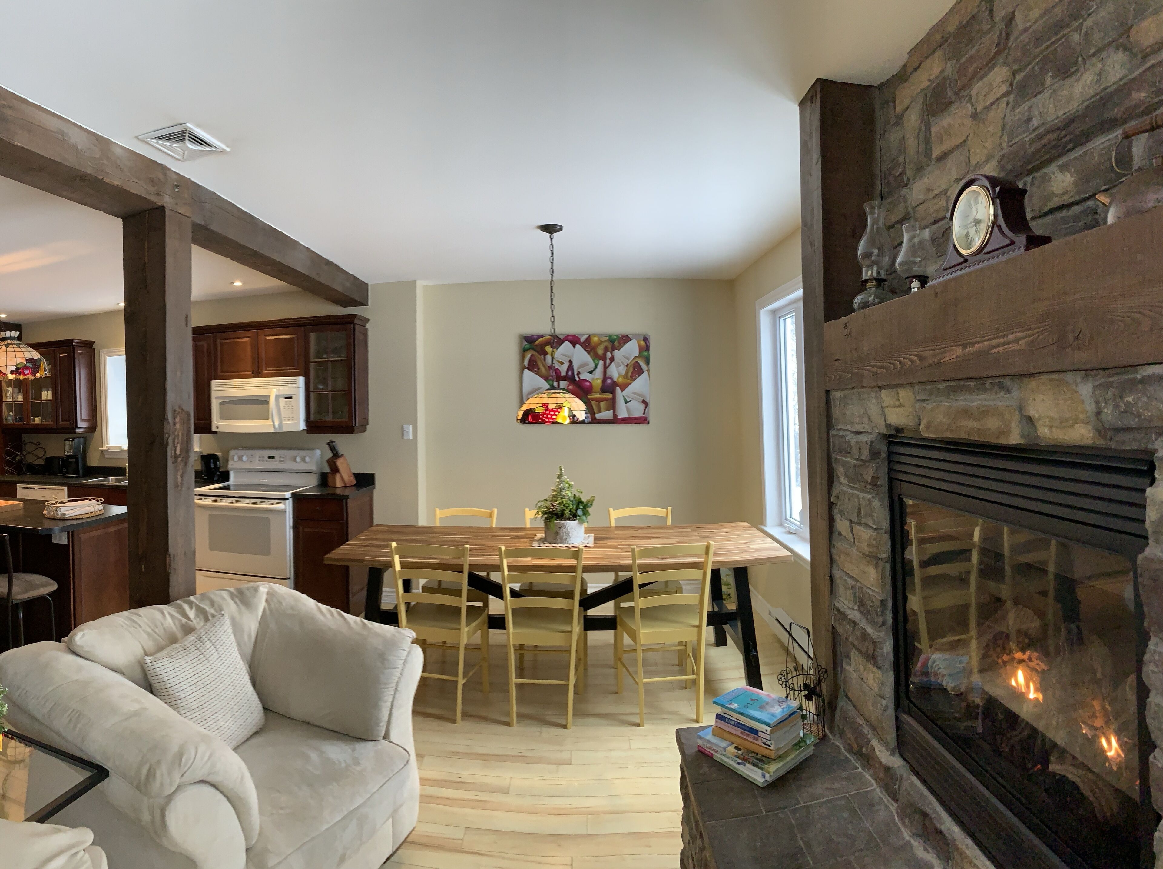 Large Modern Cottage, by the Lac, Well Equipped, High Speed Internet