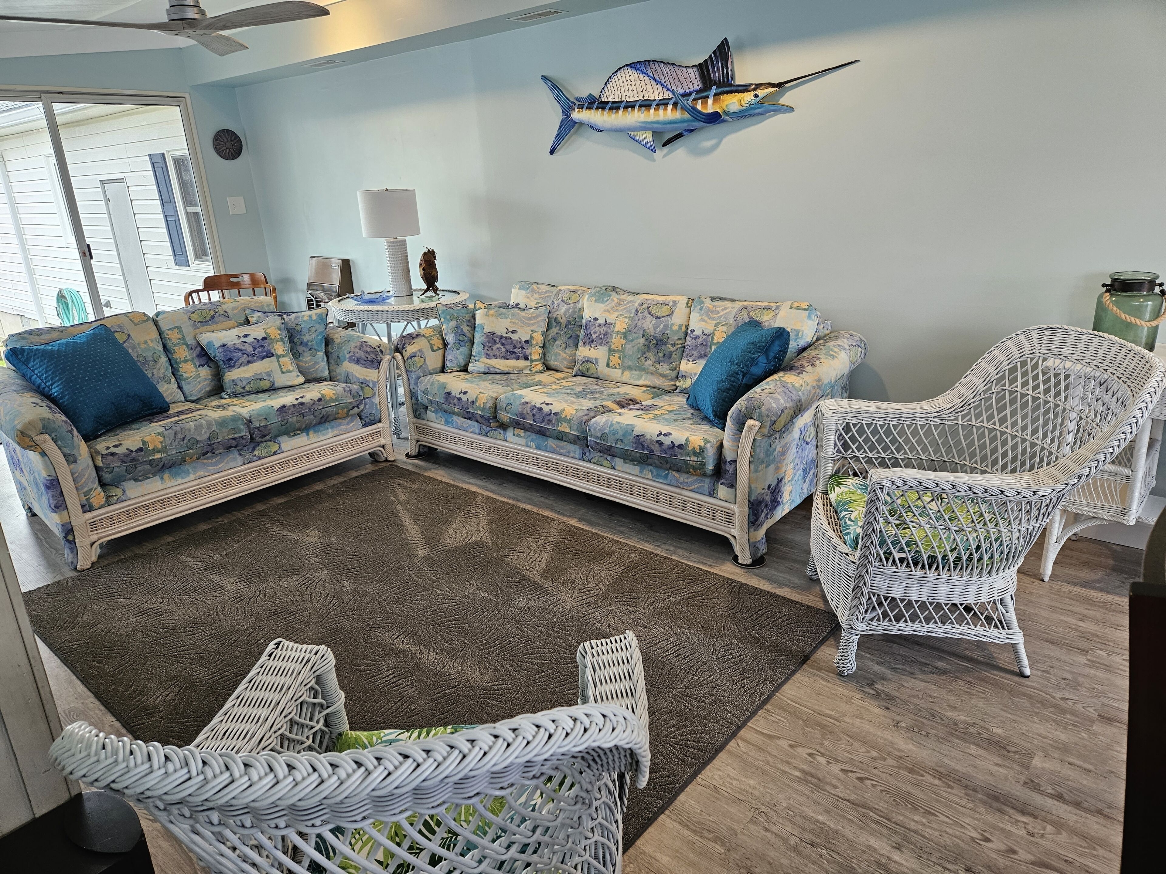 Beach living on a canal, pool, fishing, minutes to Fenwick beaches- shops-dining