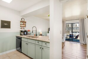 Private kitchen - One Bedroom Serenity on the 17th | Amenities Golf (Branson)