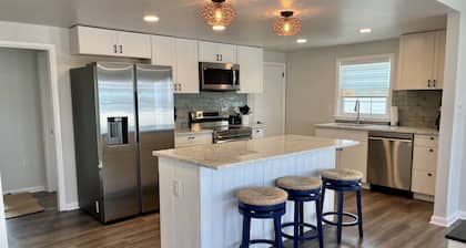 Waterfront- Yr 2025 Downstair den; no pet fees; toiletries for your convenience.