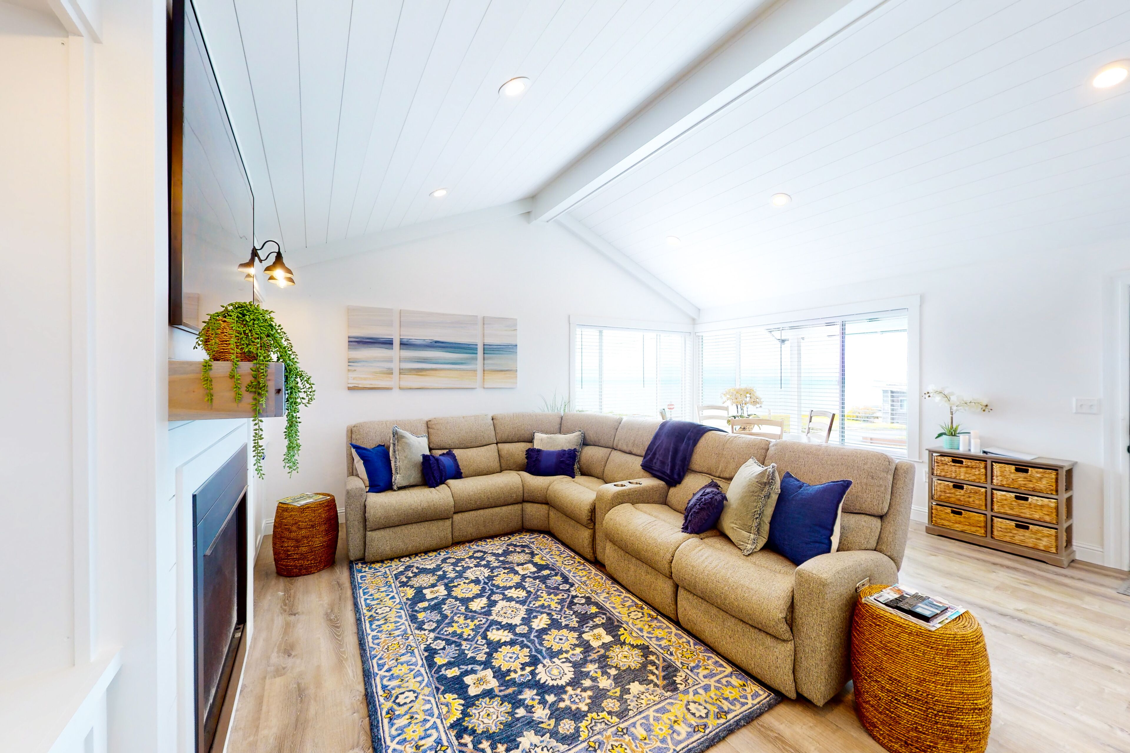 Coastal cottage with spectacular ocean views, patio, firepit, fireplace