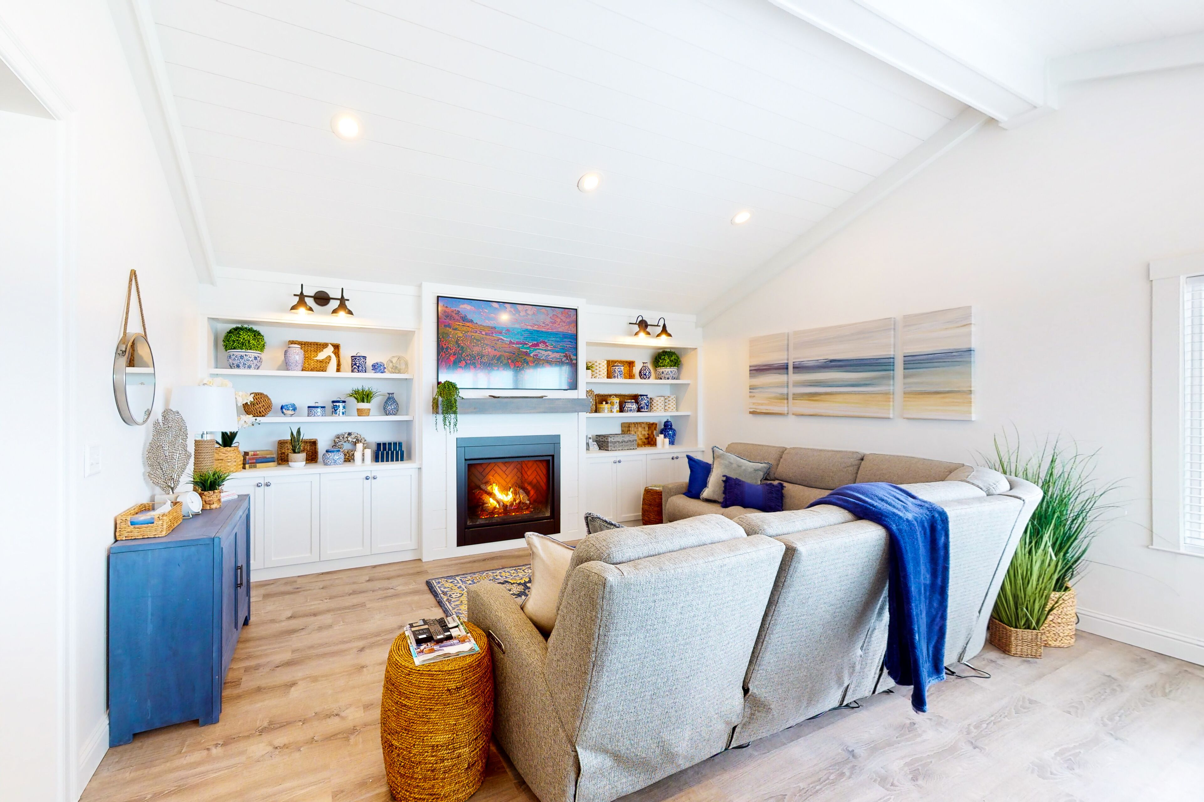 Coastal cottage with spectacular ocean views, patio, firepit, fireplace