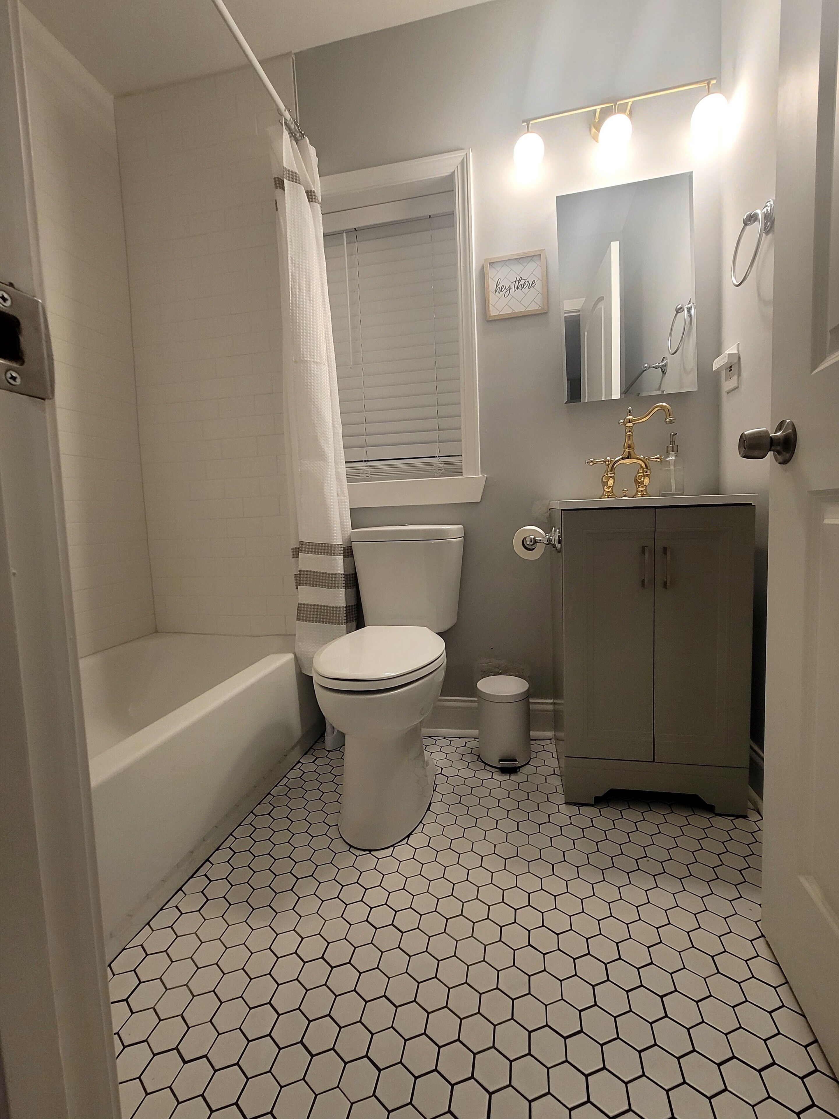 Comfortable and well-appointed 1 bdrm/1full bath in Hyde Park