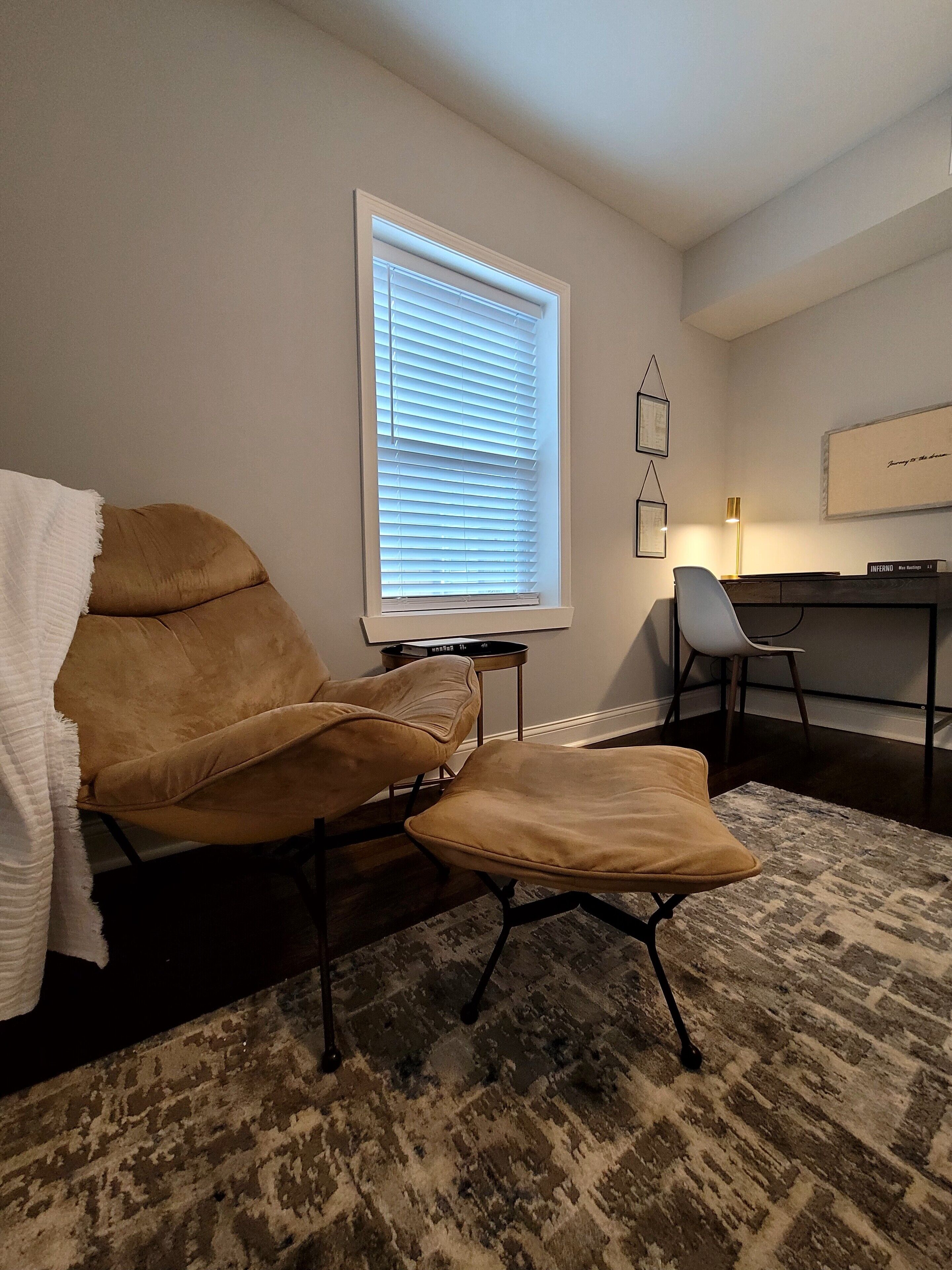 Comfortable and well-appointed 1 bdrm/1full bath in Hyde Park