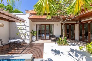 Outdoor dining - Villa Stella - Tranquillity by the Beach (Sanur)