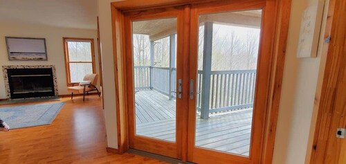 Woodland Lodge 40 acres close to Crystal Mountain