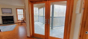 Woodland Lodge 40 acres close to Crystal Mountain