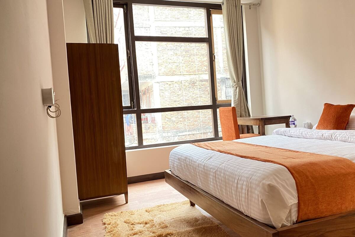 Habitación doble estándar, 1 cama Queen size, vista al jardín | Sábanas de algodón egipcio, ropa de cama de alta calidad y edredón