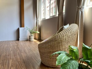 Luxury Studio Suite, 1 Queen Bed, Kitchenette, Executive Level | Egyptian cotton sheets, premium bedding, down comforters, pillowtop beds