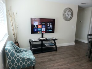 Interior - Sunshine Getaway, new 1br/1ba for couples or family up to 3 (Panama City Beach)