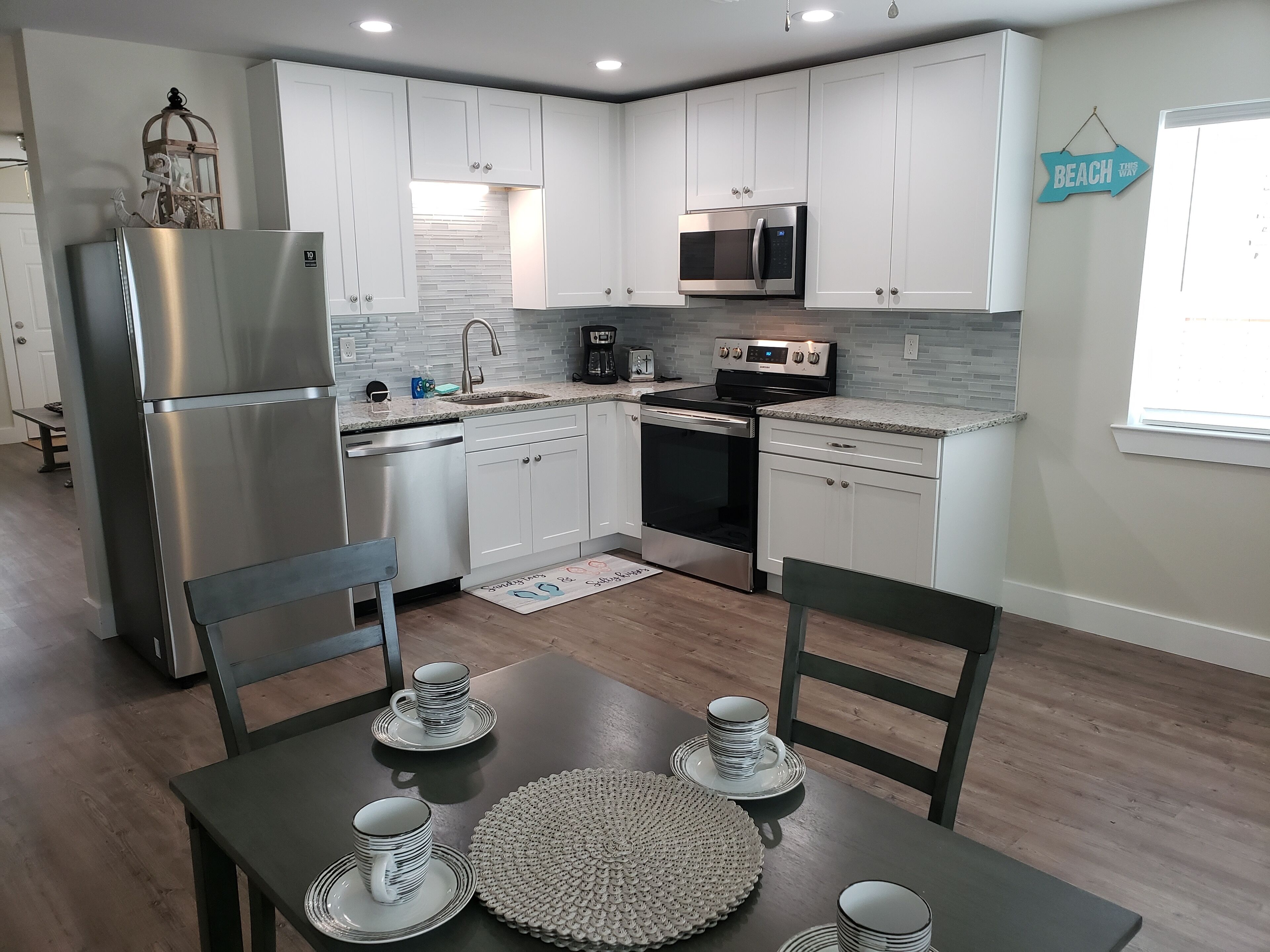 Sunshine Getaway, new 2br/2ba for family up to 6