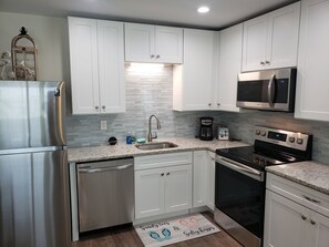 Fridge, microwave, oven, stovetop - Sunshine Getaway, new 1br/1ba for couples or family up to 3 (Panama City Beach)