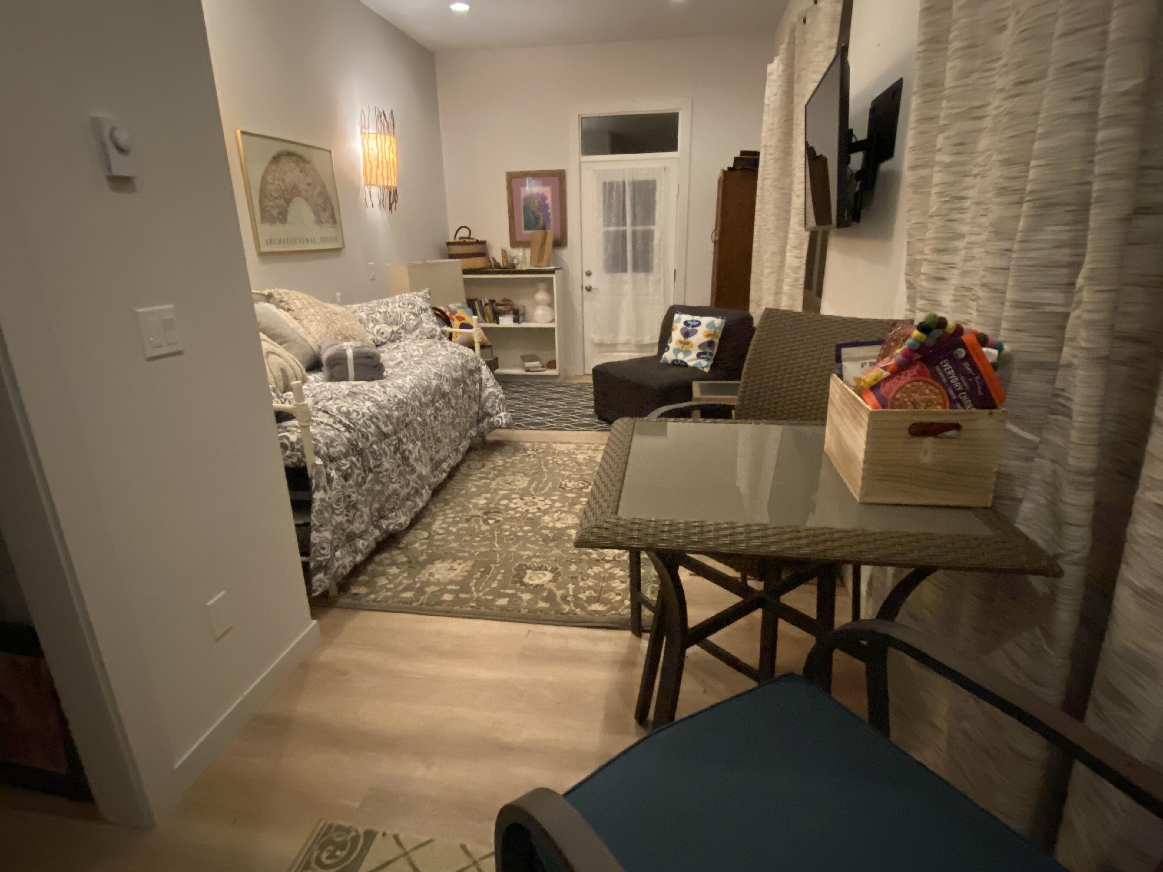 Langley Guest Suite Getaway with Deck overlooking Holmes Harbor