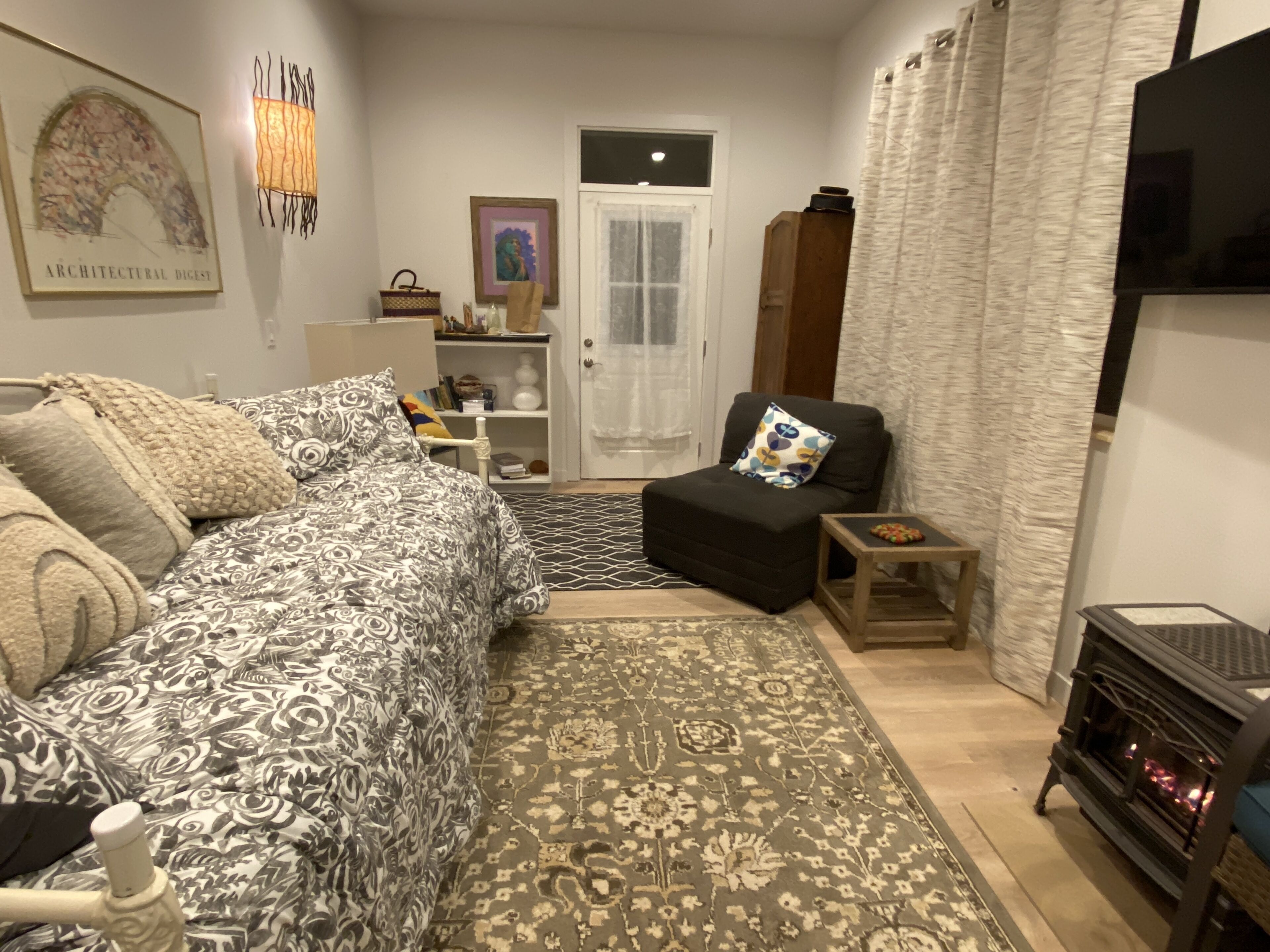 Langley Guest Suite Getaway with Deck overlooking Holmes Harbor